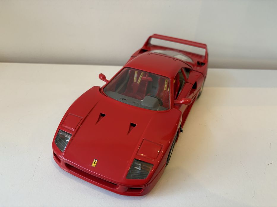 Model Ferrari F40 1:18 BBurago Burago (maisto welly)