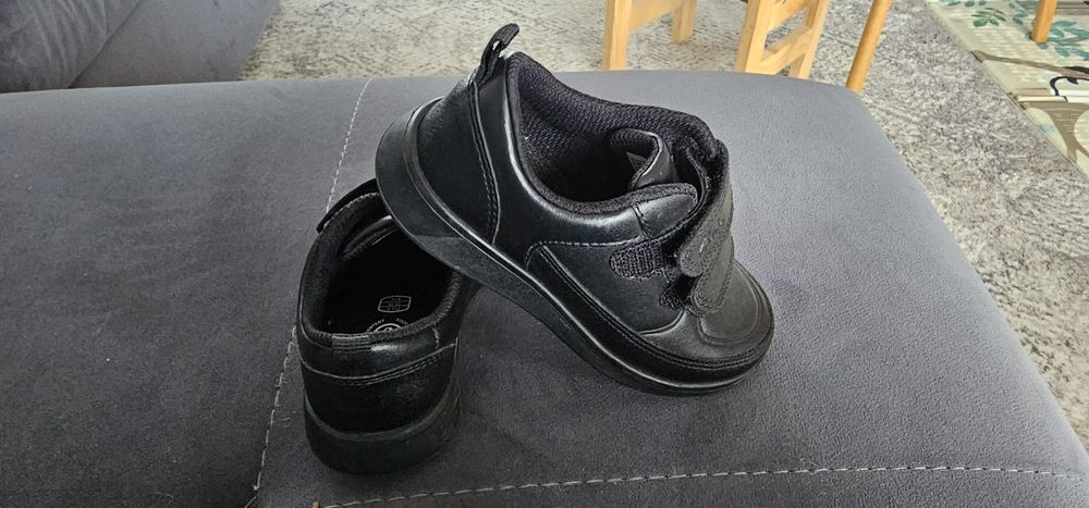 Czarne buciki chłopięce Clarks rozmiar 25