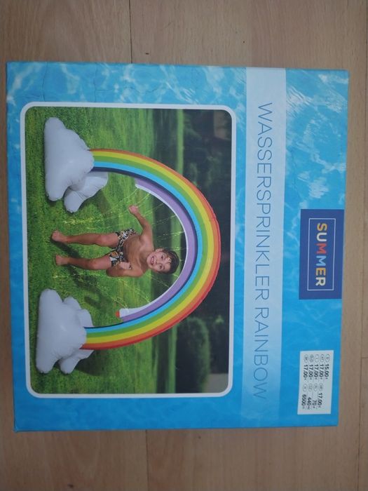 Zraszacz wody , tęcza dla dzieci