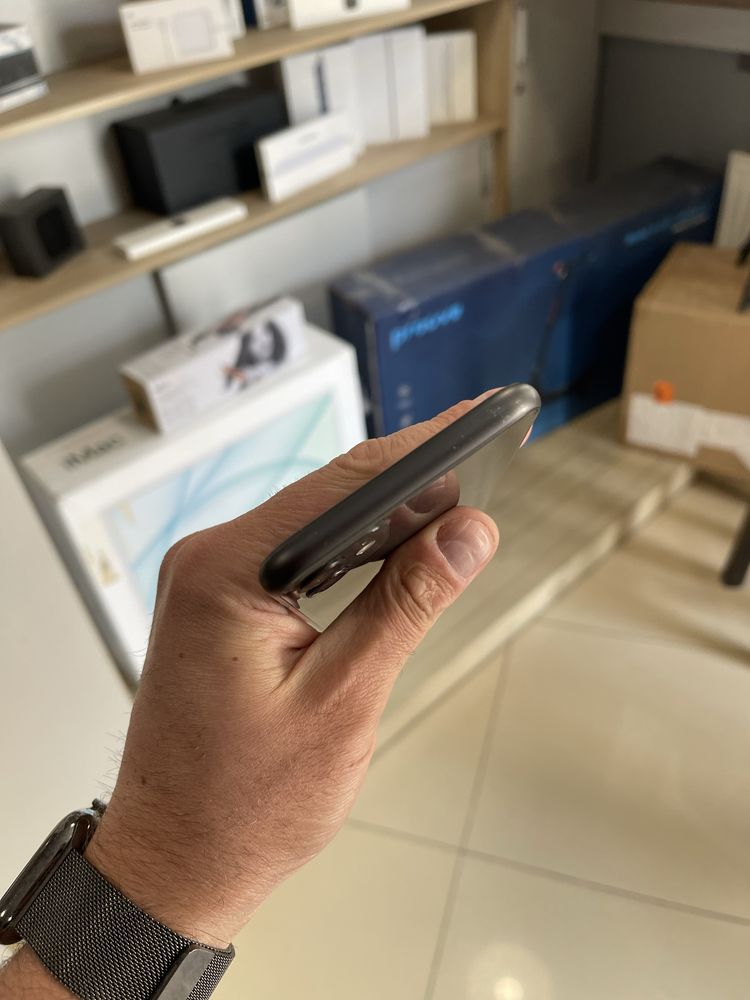 Айфон/iPhone 11 64gb біля ТЦ Форум iLove Store Куліша 34