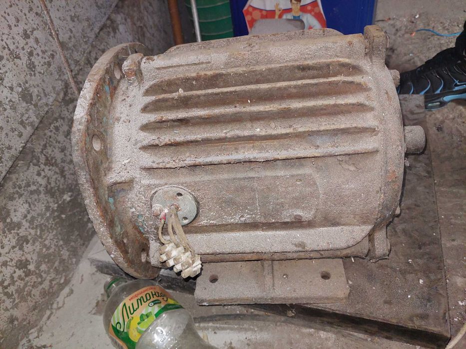 Продам електро двигуни