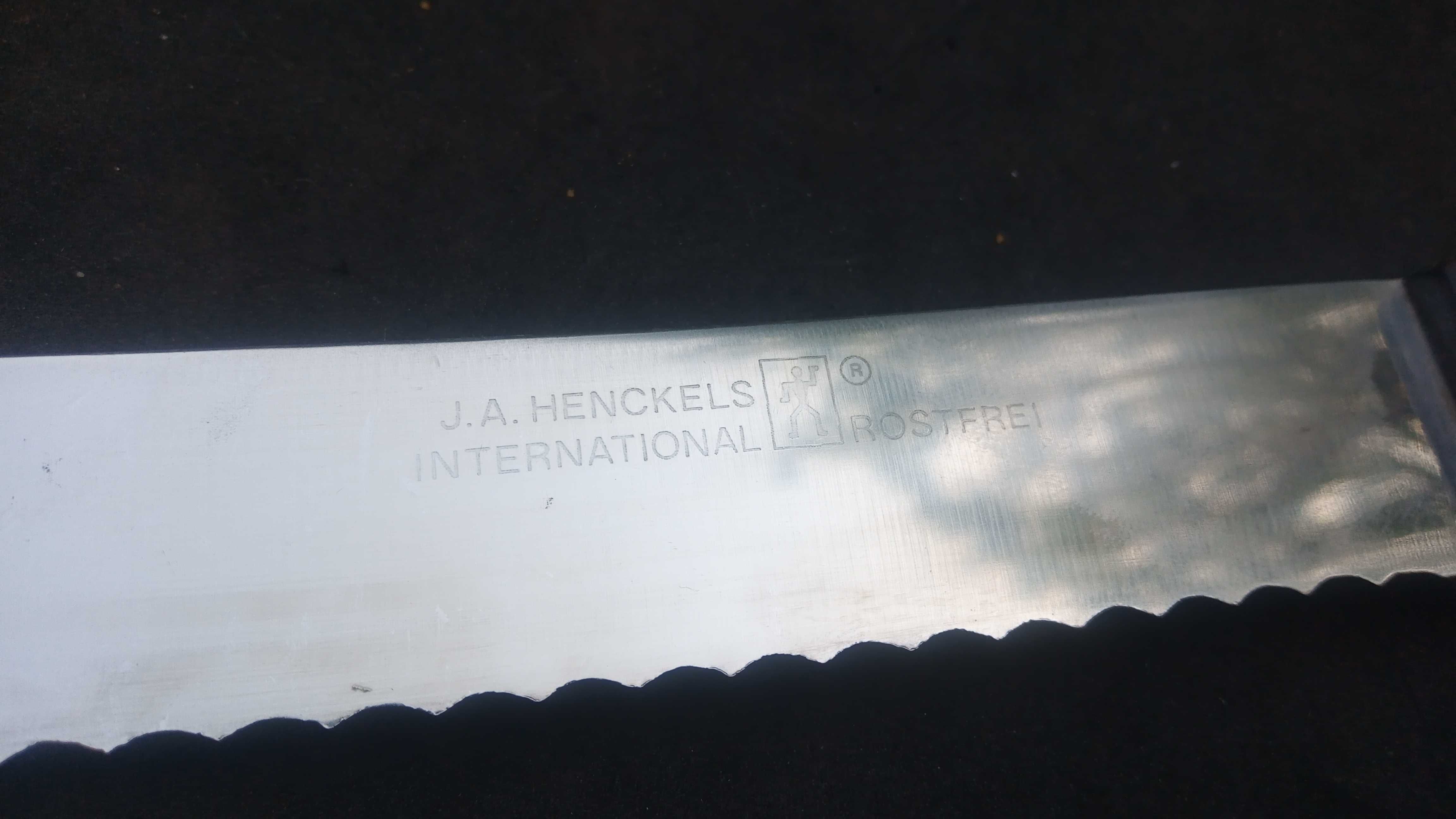 Nóż J.A. Henckels do pieczywa i wypieków
