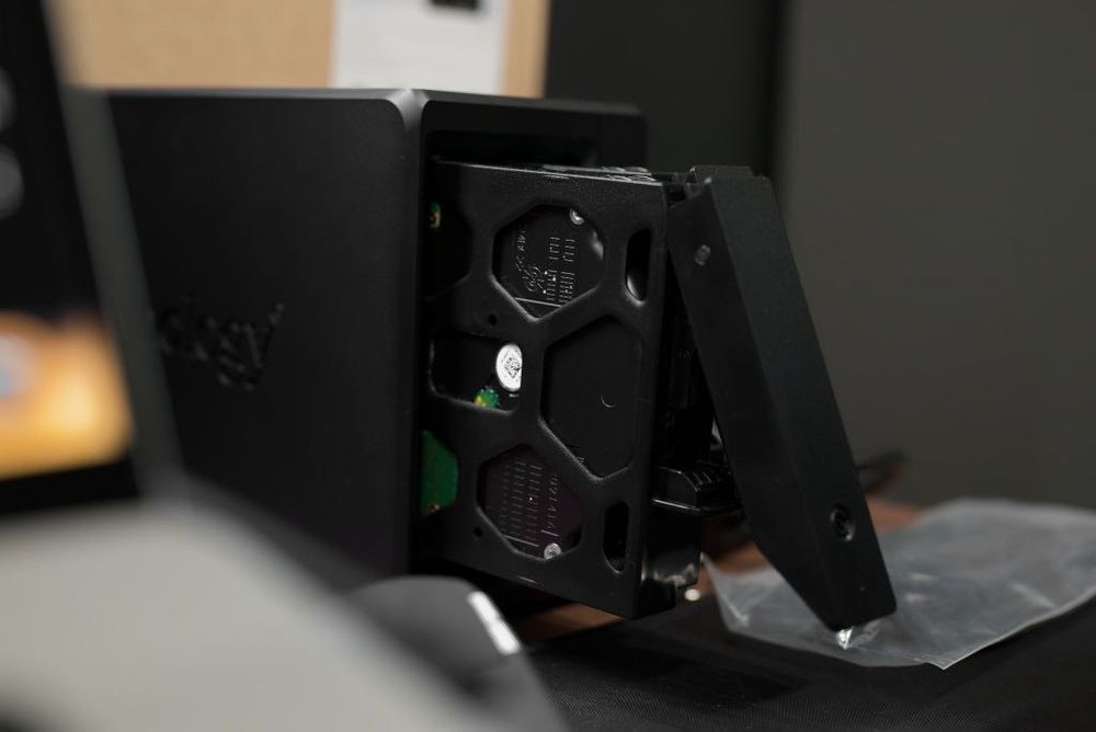 ** NAS Synology DS723+ + dyski HGST 2x18=36 TB - WSZYSTKO NÓWKI !!! **