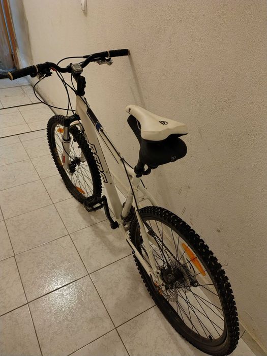 Bicicleta todo terreno, como nova.