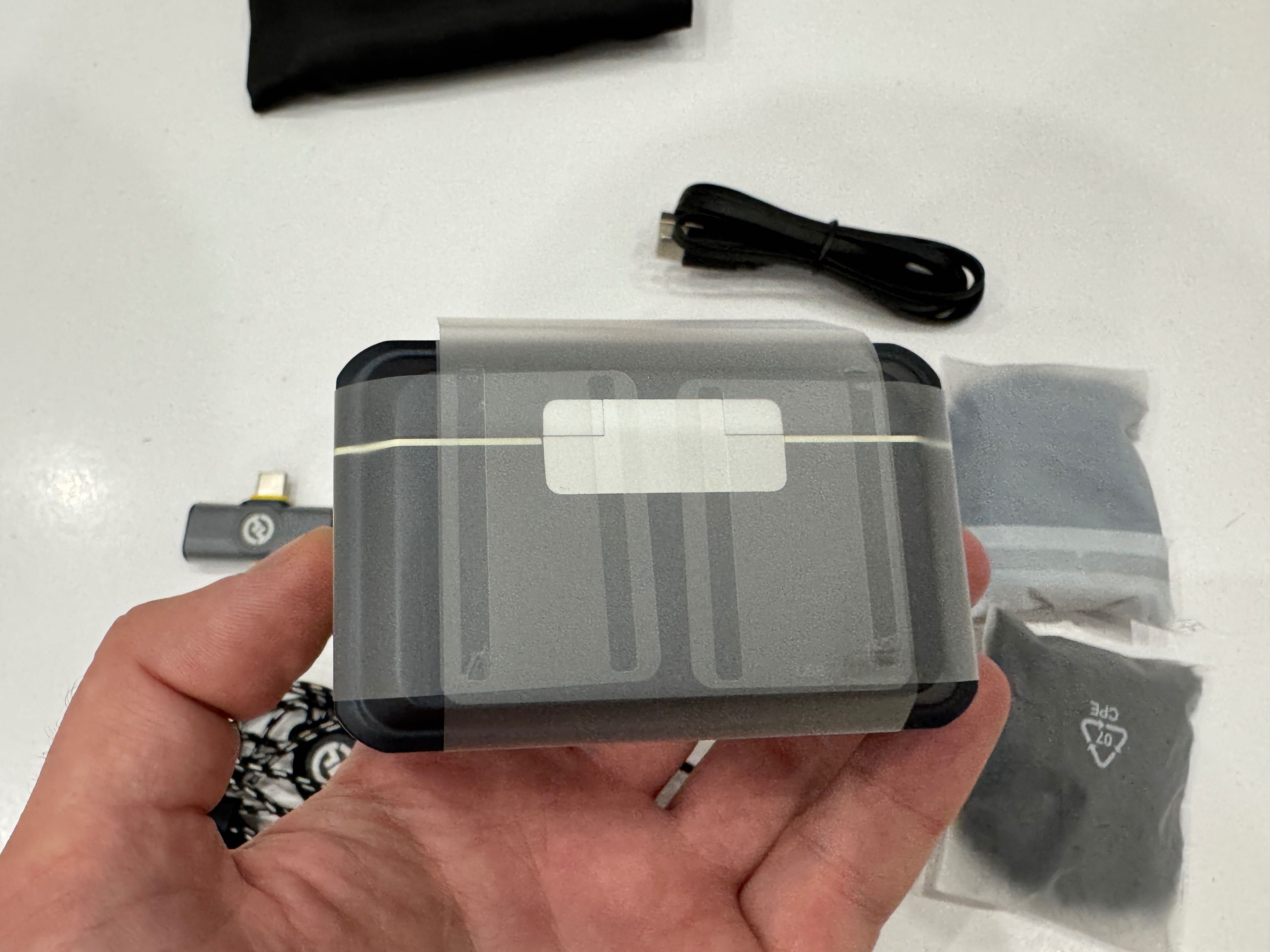 Hollyland Lark M2 USB-C Lightning Combo окремі частини для мікрофону