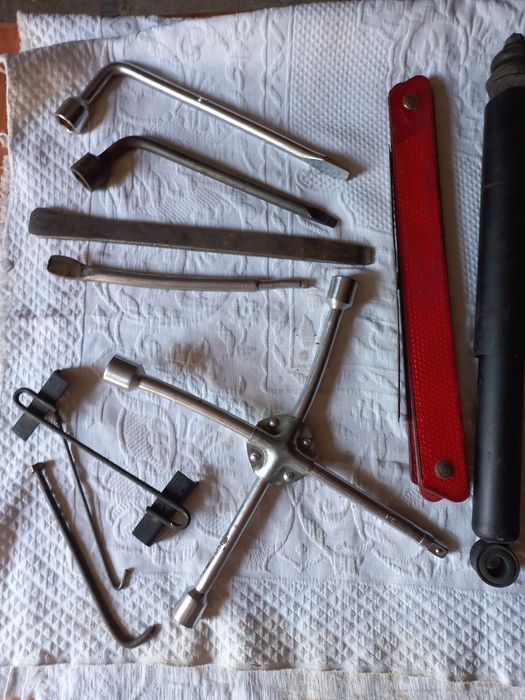 Амортизатор и некоторые запчасти Lanos.