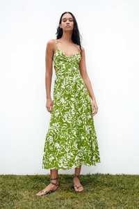 Zielona sukienka midi boho w kwiaty dekolt wycięcia Zara falbanka