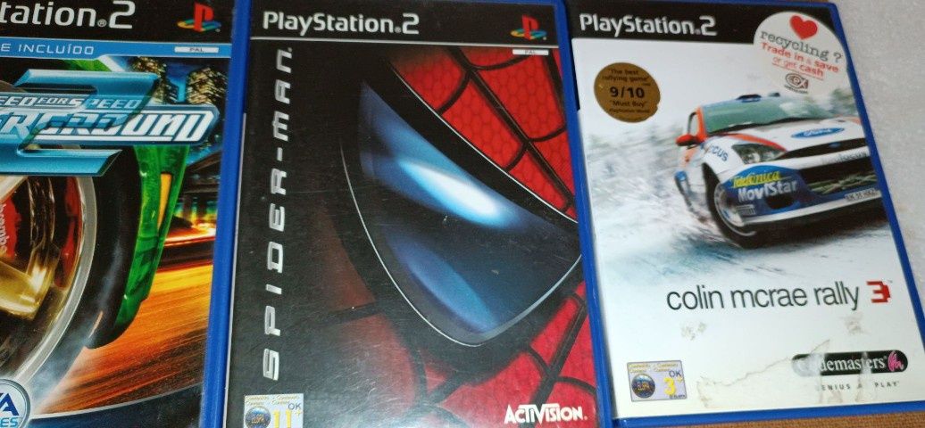 Caixas de jogos com manuais vazias na sua maioria PS 2 e PSP