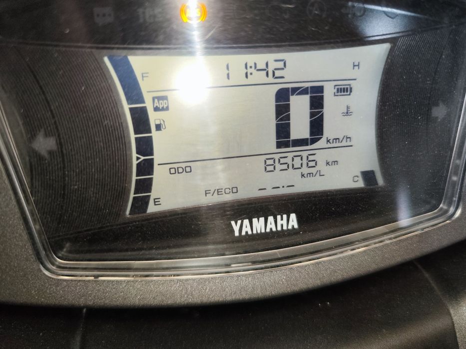 Yamaha n max poucos km