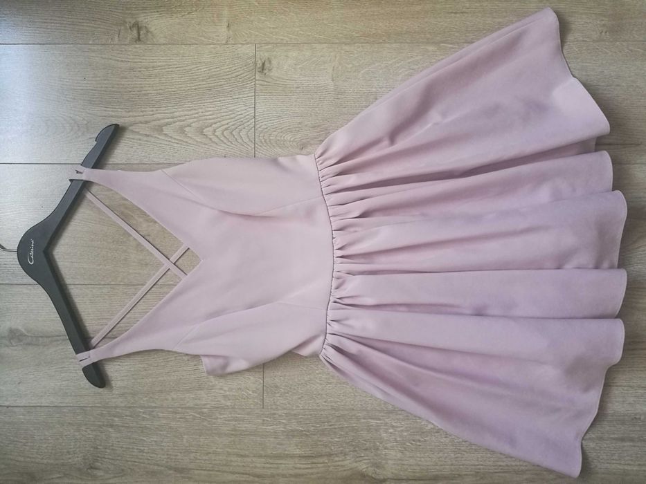 Rozkloszowana elegancka sukienka lou na wesele