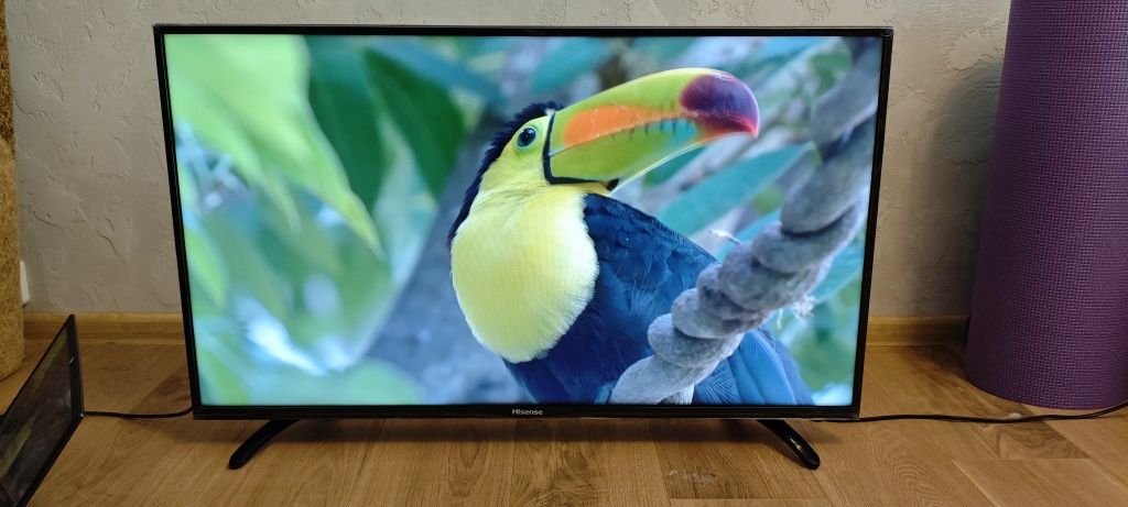 Телевізор 40" Hisense 40N2176P ідеал з плівками на корпусі + кріплення