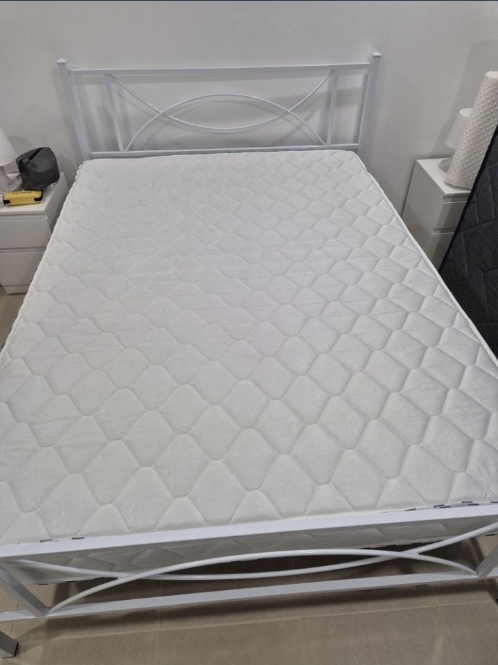 Colchão 140 x 190 praricamente novo