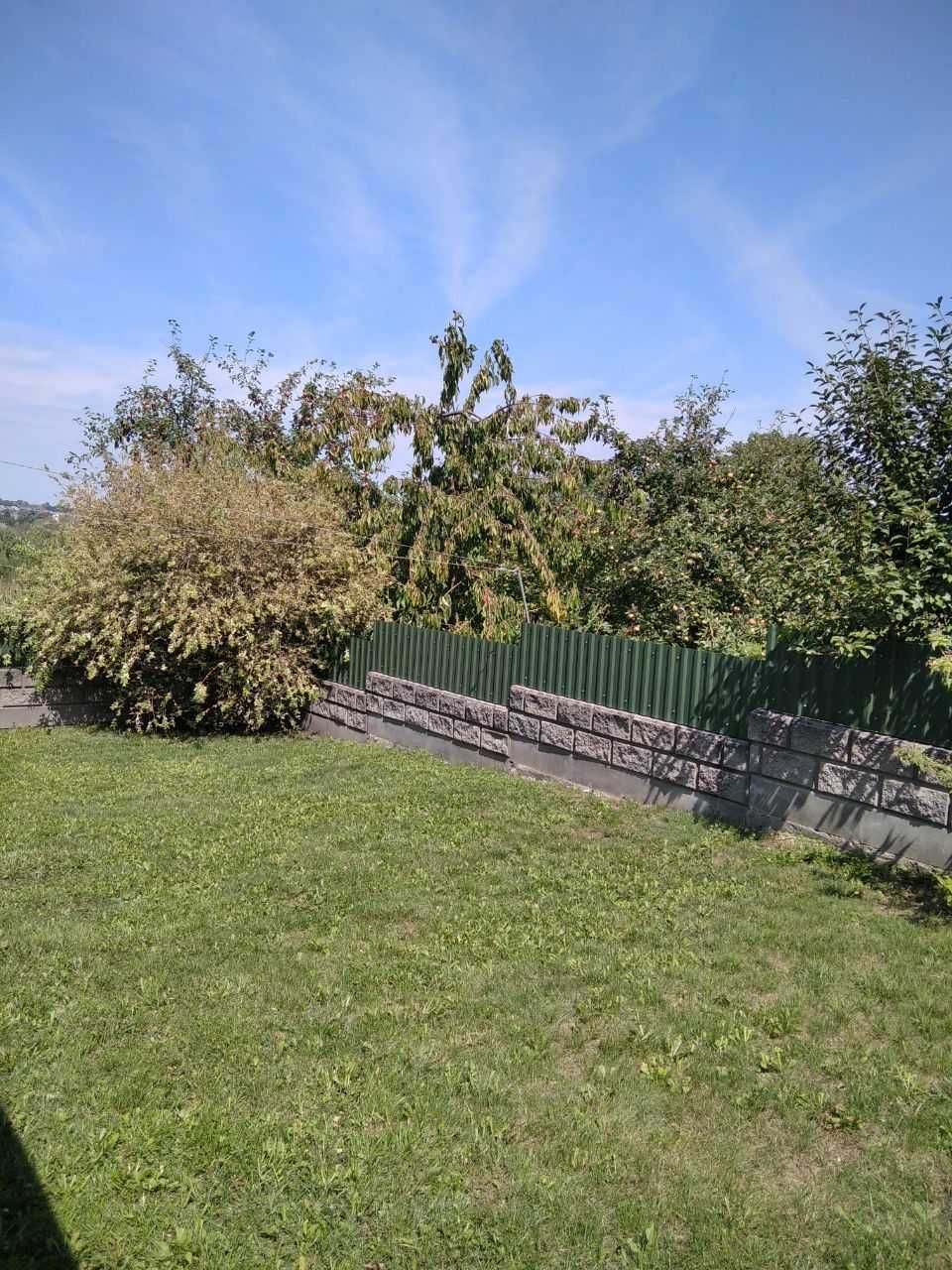 Будинок з великим подвірʼям та городом м. Зборів, Тернопільська обл.