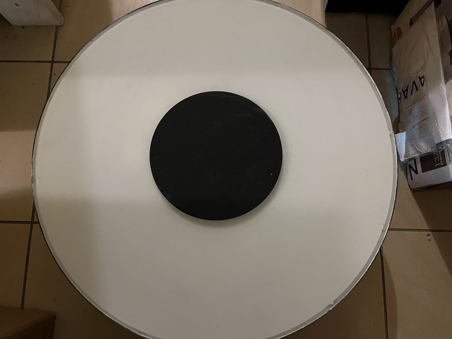 Oświetlenie: lampa sufitowa oraz lampa punktowa z 3 źródłami światła