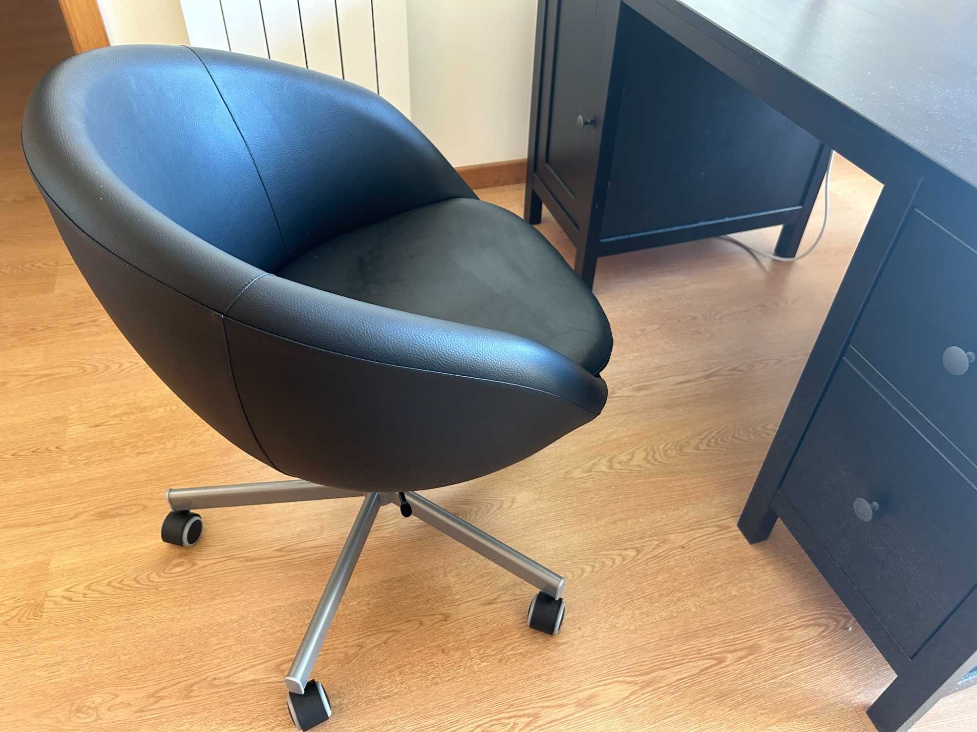 Cadeira preto escritório IKEA, excelente estado