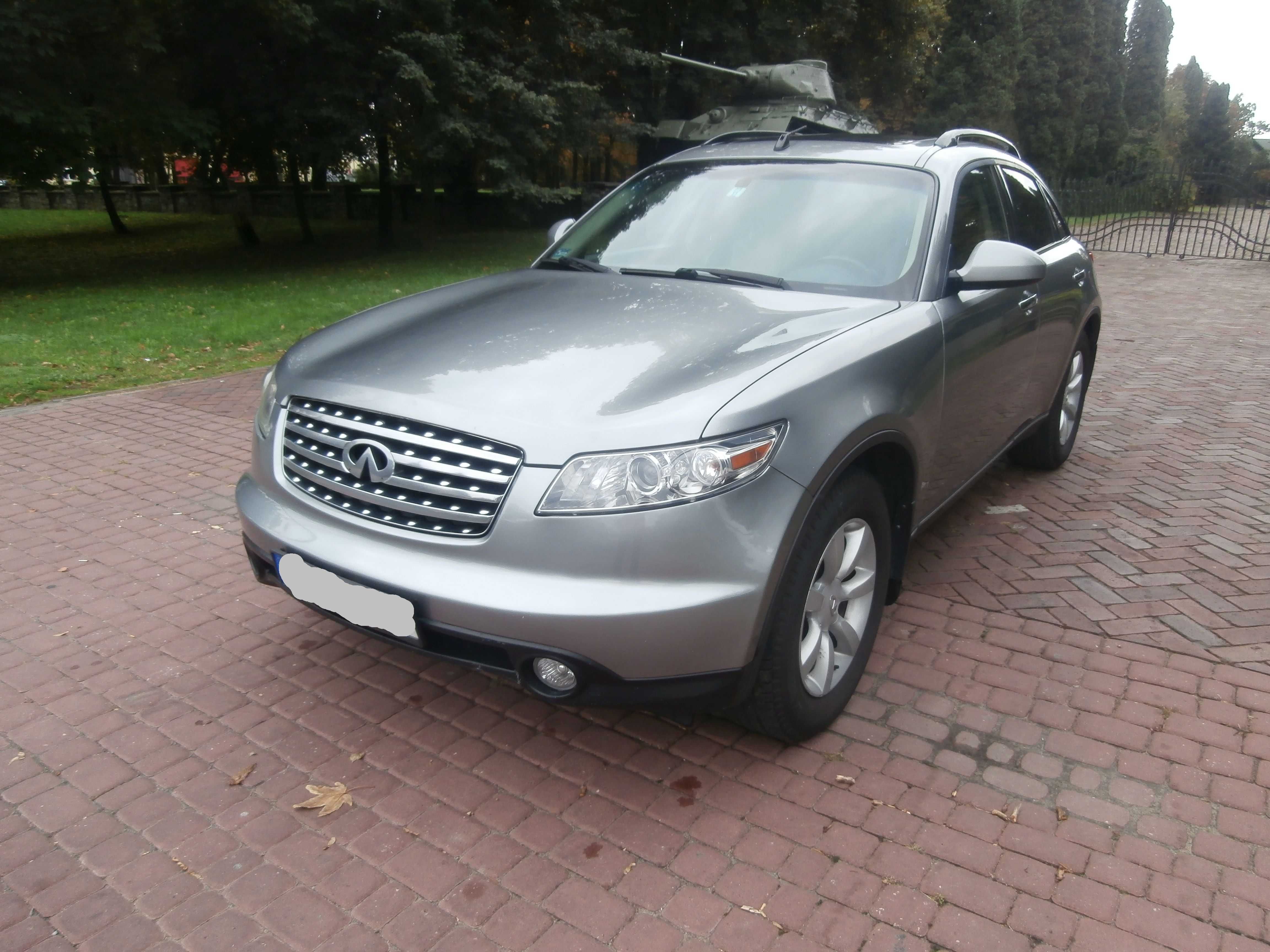 Infiniti FX35  Rok 2005