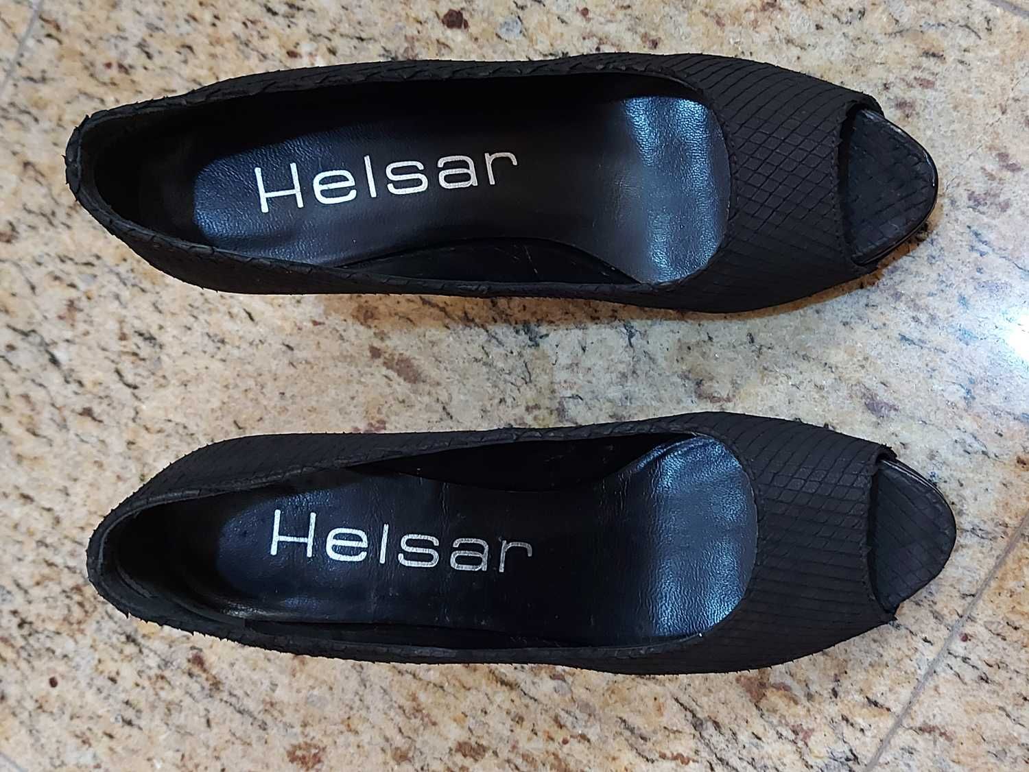 Sapatos em pele novos da marca HELSAR
