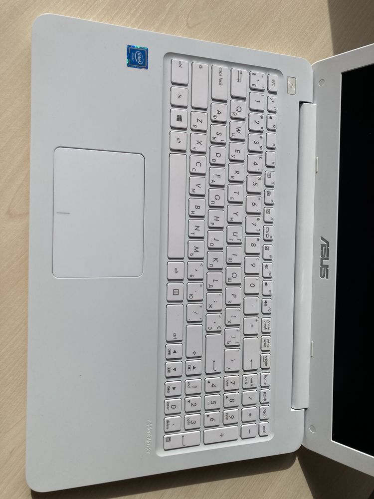 Asus EeeBook E502SA