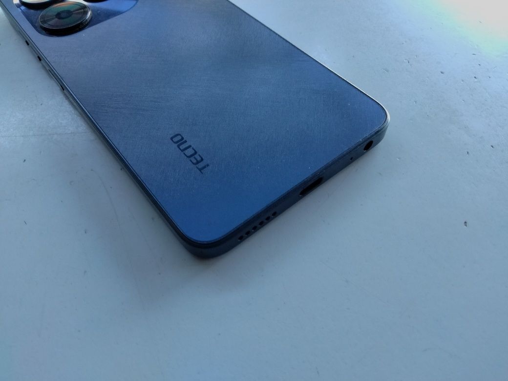 Tecno Spark Go 2024 4/64 Треснут