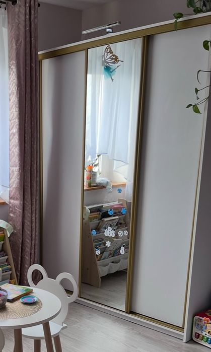 Szafa 150x200 cm przesowna biala zlota z lustrem