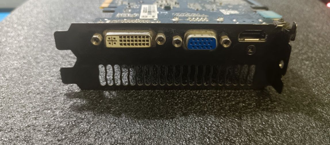 Материнська плата ASUS з процесором