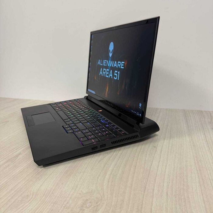 Dell Alienware Area-51m 144Hz i7-9700K 32GB SSD 256GB HDD 2TB RTX 2080