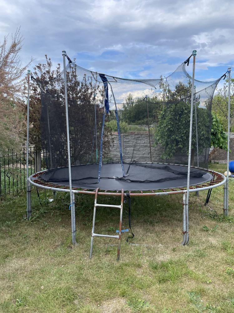 Trampolina dla dzieci