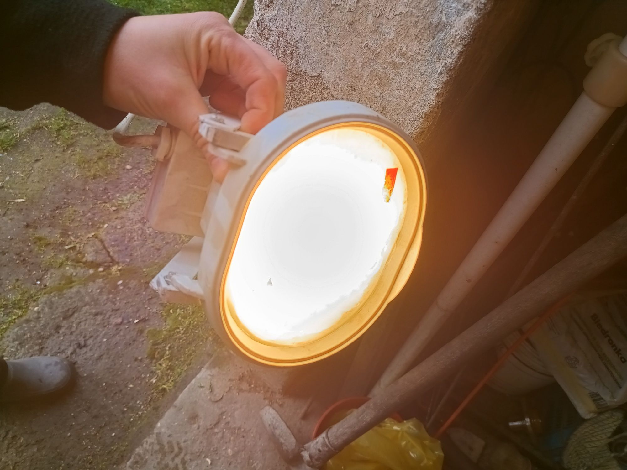 Halogen lampa naświetlacz zewnetrzny Brilum
