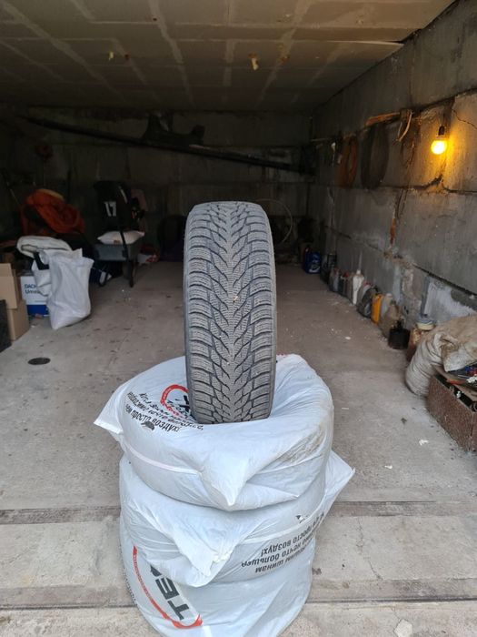 Зимова гума nokian hakkapeliitta r3 205 65 r16