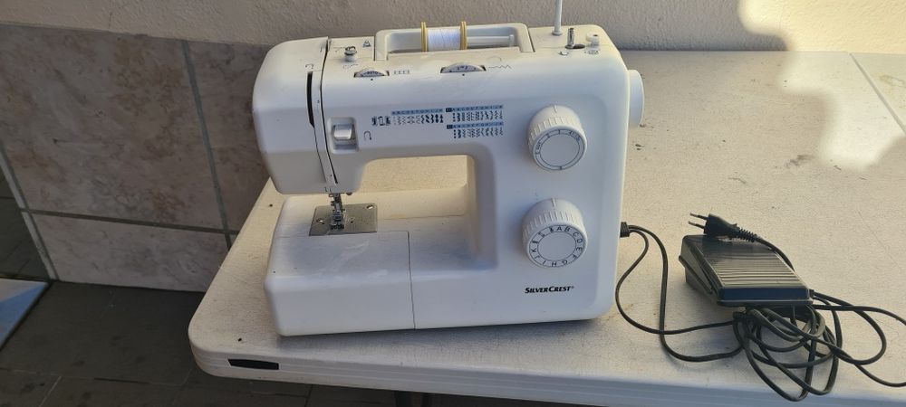Maquina de custura electrica com pedal