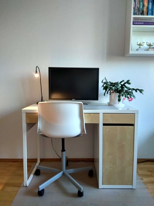 Białe krzesło obrotowe IKEA