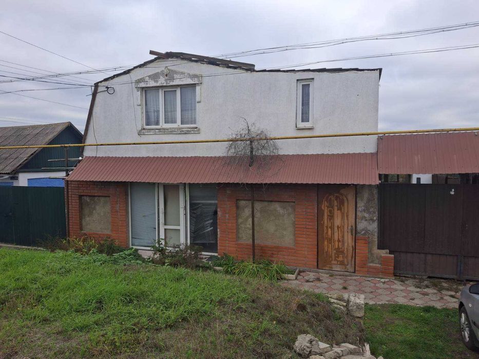 Двоповерховий будинок у центрі