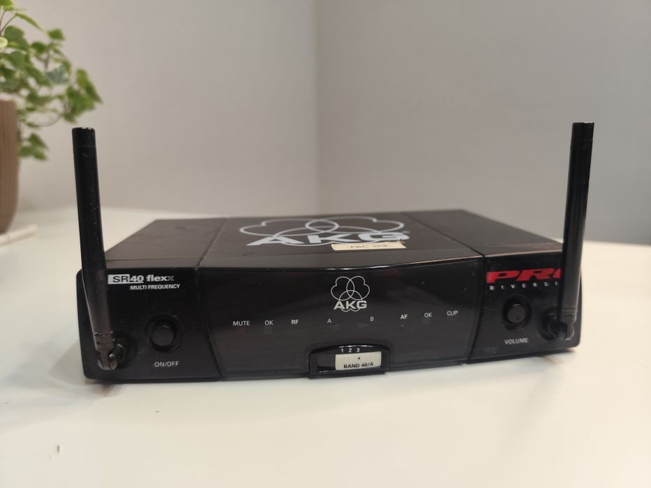 База від мікрофона ,стаціонарний приймач AKG SR 40 Flexx.