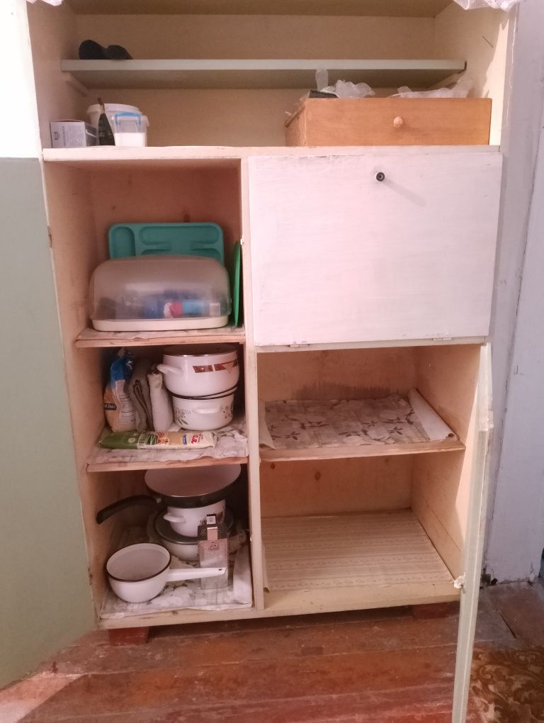 Кухонный шкаф в нормальном состоянии