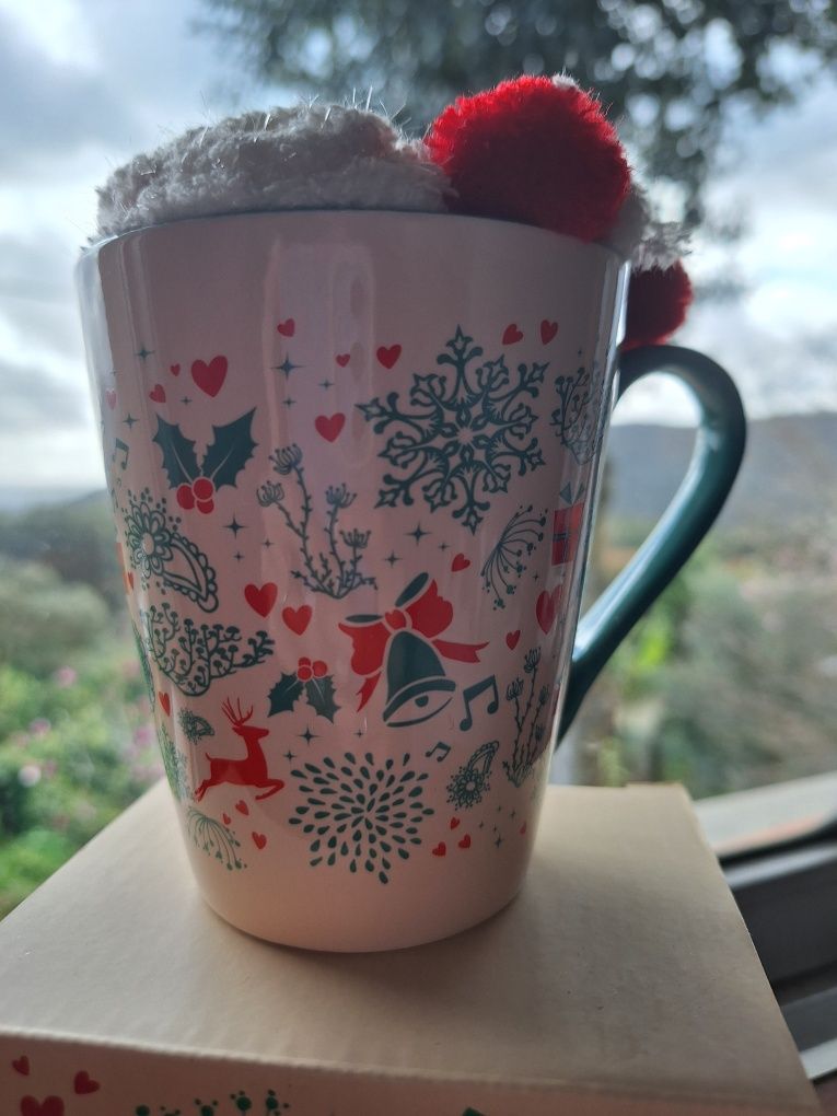 Caneca e meias de natal