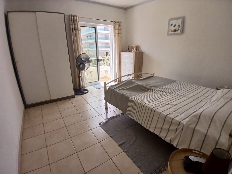 Comercio e apartamento T-2