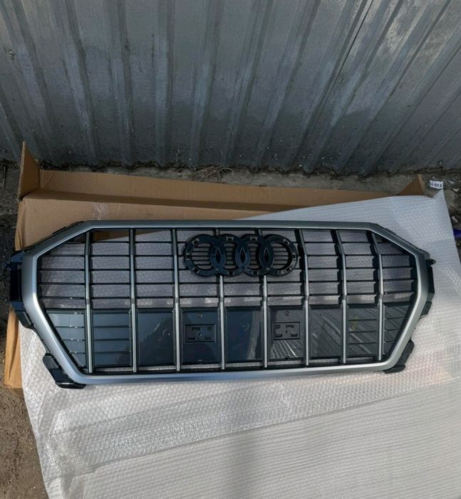 Решётка радиатора Гриль  Ауди  Q3. 20  Audi Q3