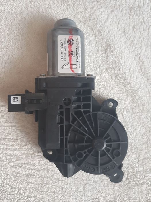 Мотор стеклоподъемника  volkswagen vag Jetta