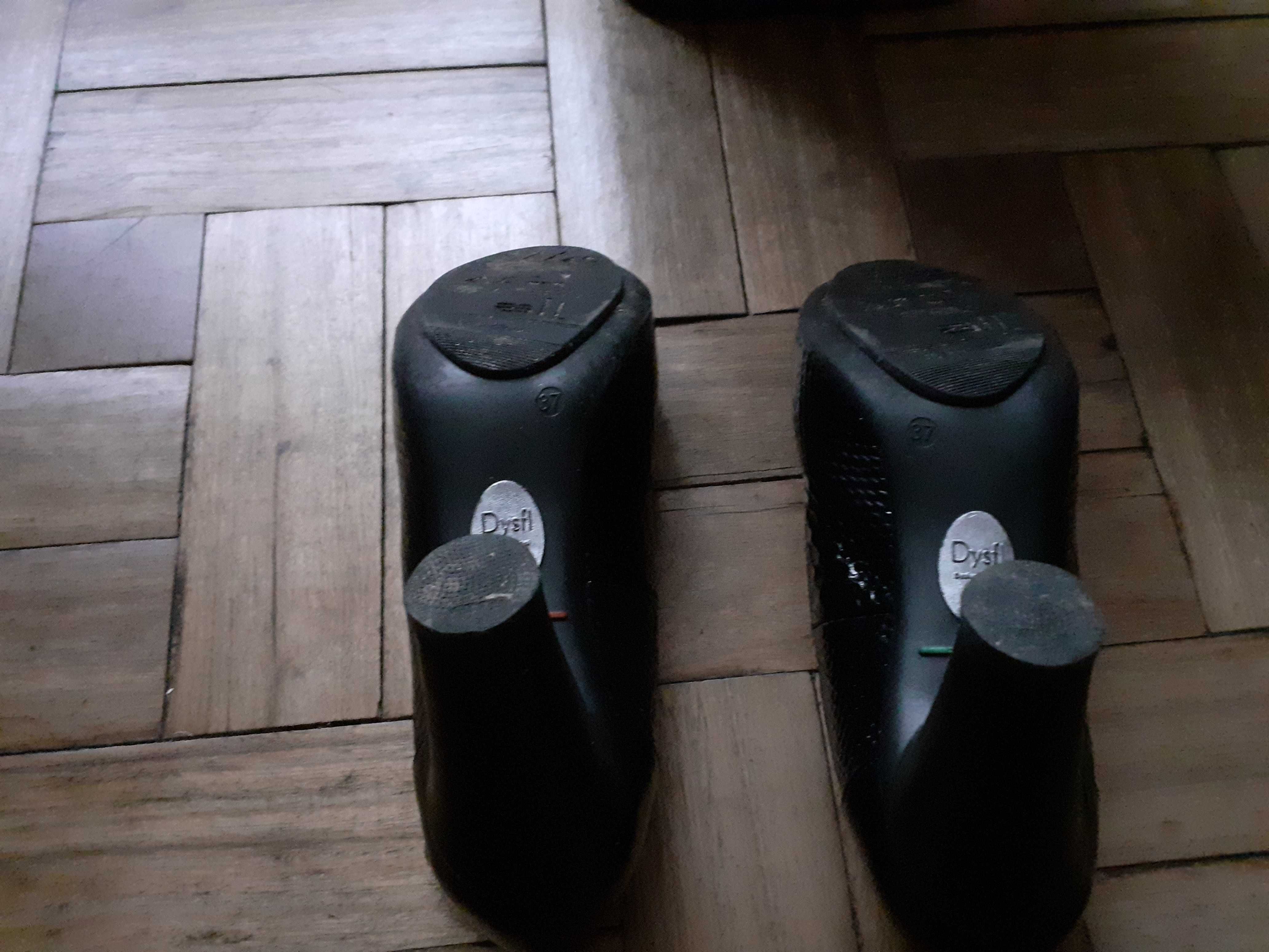 Sapatos Dysfl pele preta - novos! 37