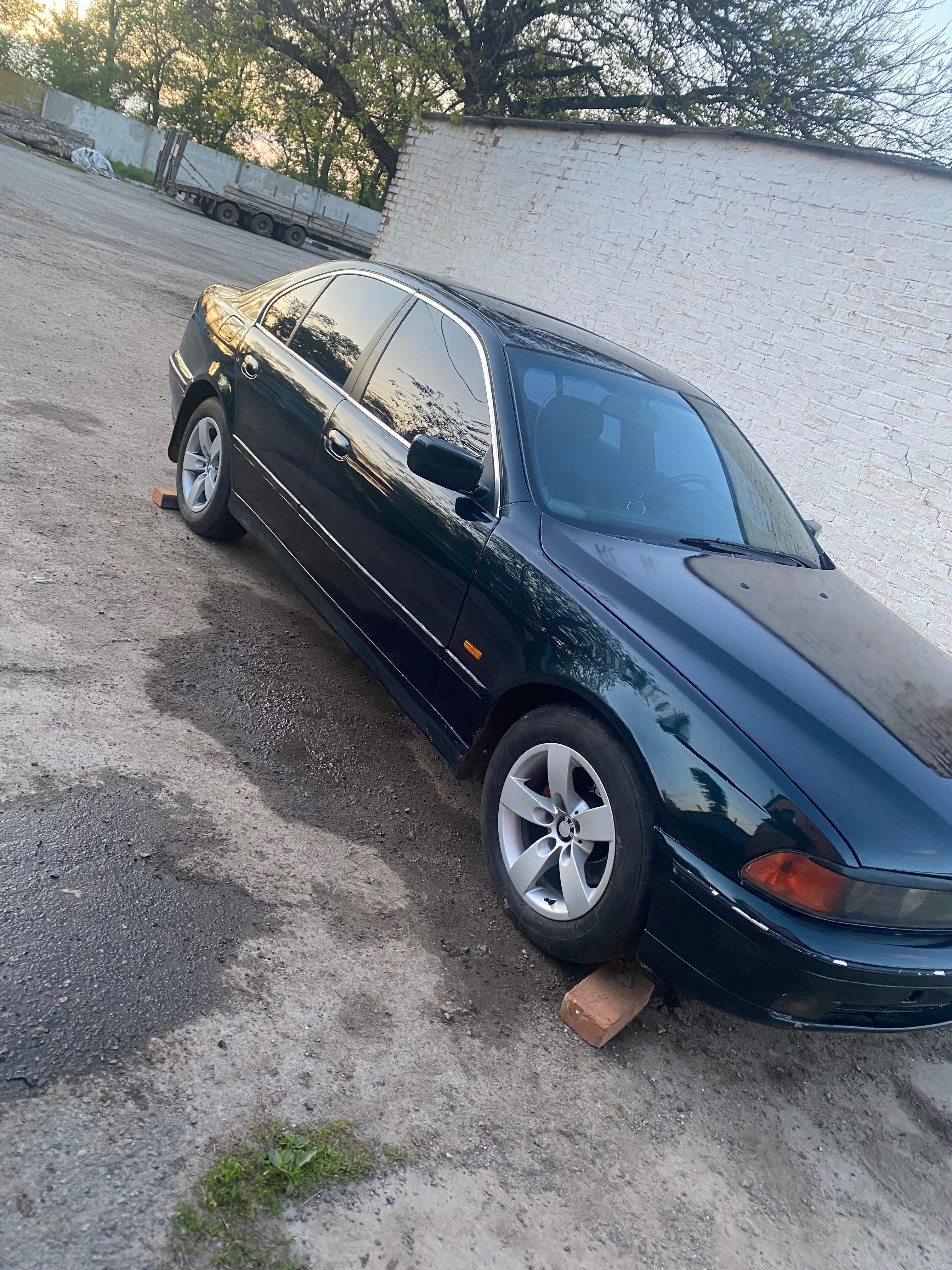 Продам BMW E39 525i