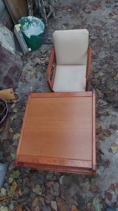 Книжні полички,стіл і стул дитячий