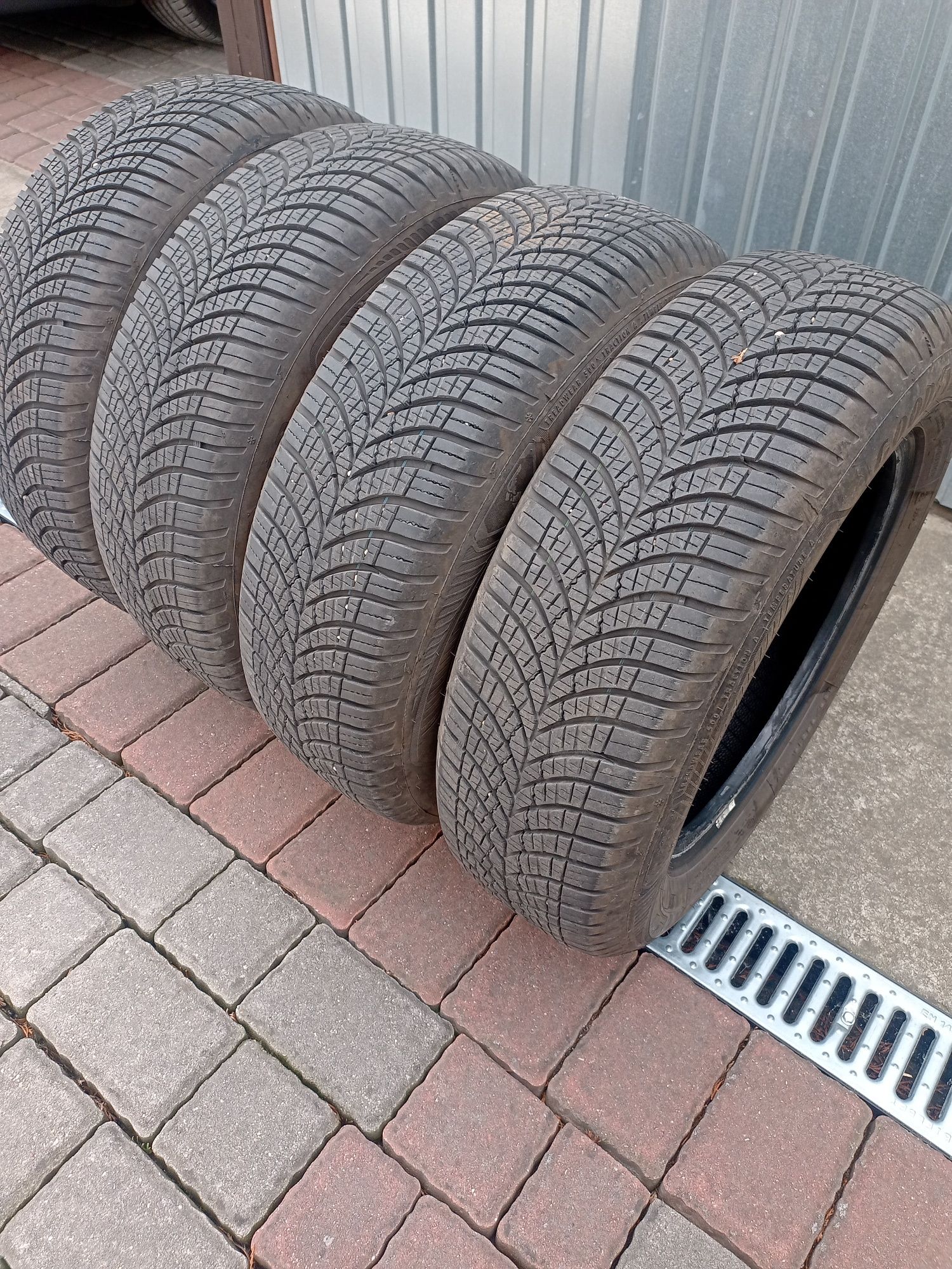 4x opony całoroczne Goodyear Vector 4Seasons 185/65R15