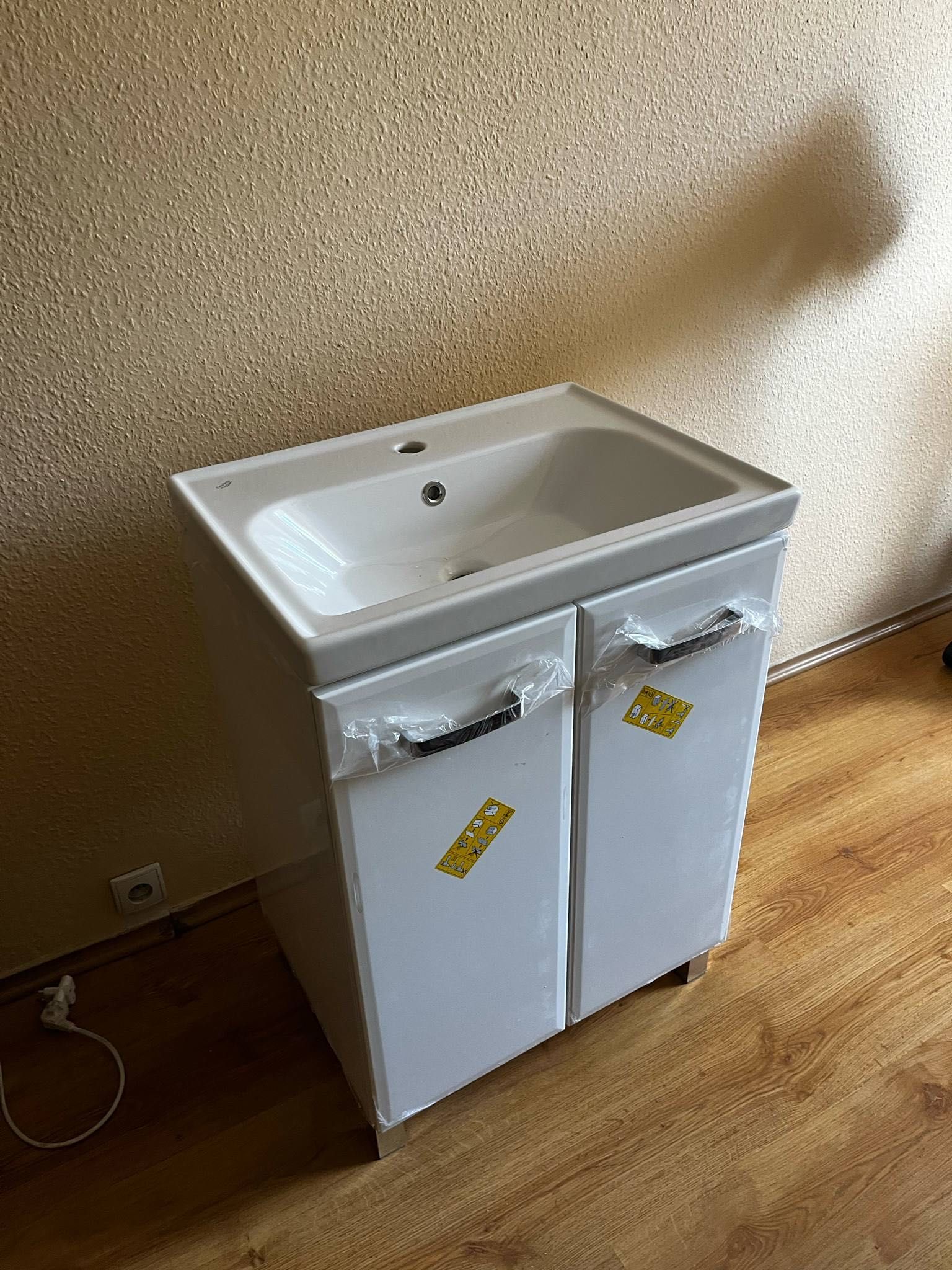 Szafka z umywalka