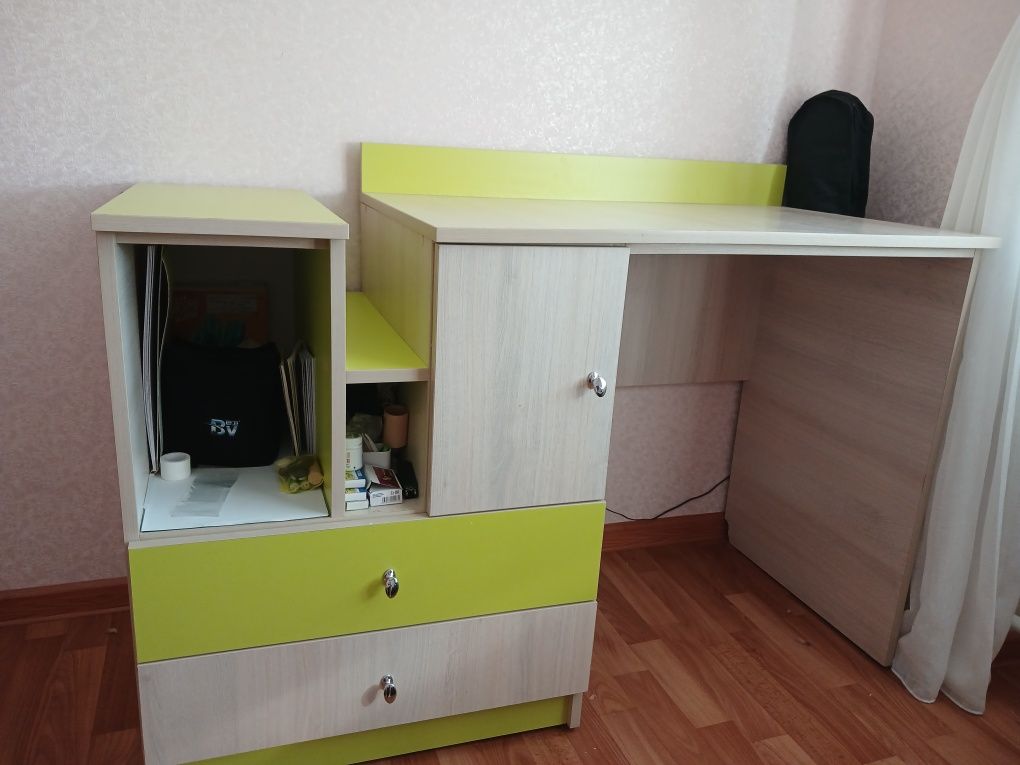 Стол письменный детский