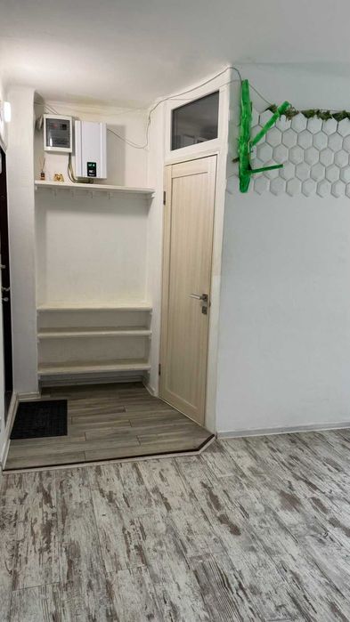 Сдам двухкомнатную квартиру студию Малиновский район