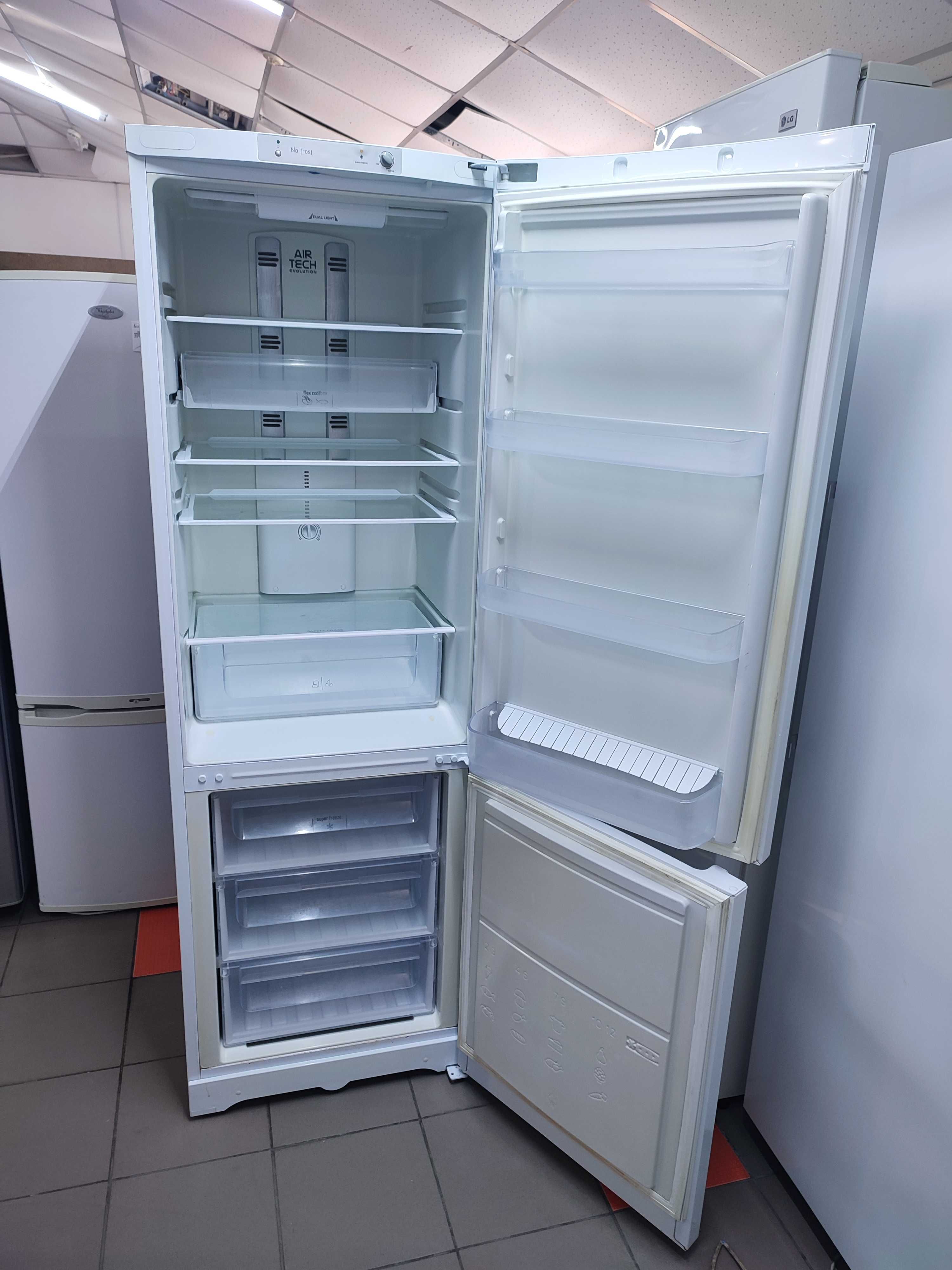 Двокамерний холодильник Hotpoint-Ariston No Frost