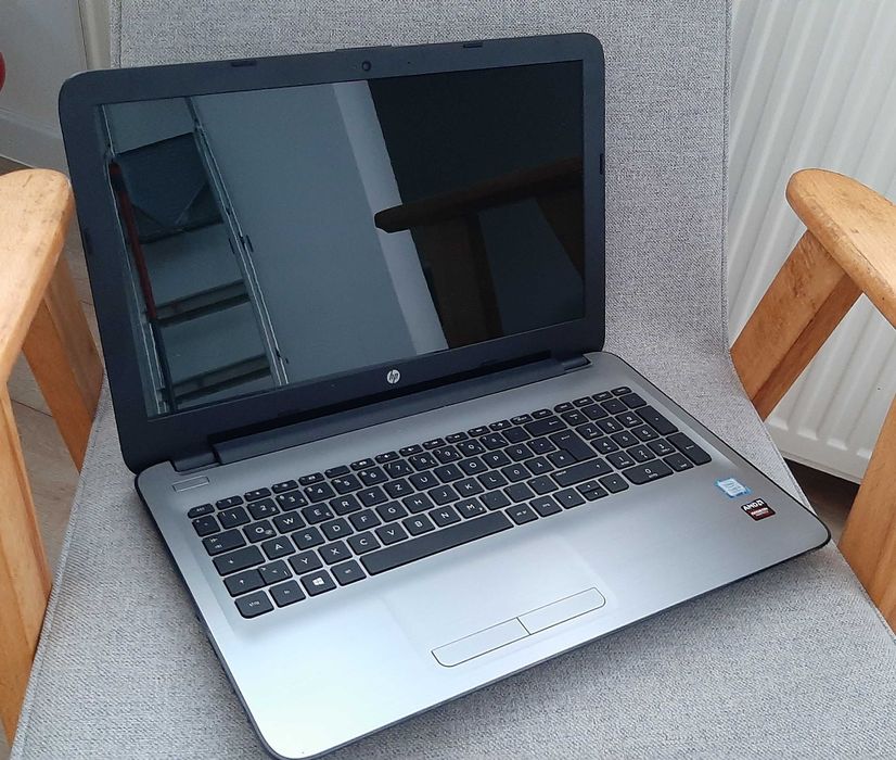Laptop HP tpn-c125 z ładowarką, procesor i5 , 8gb ram , 1tb