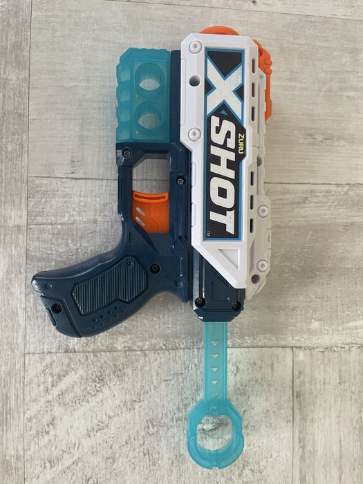 Pistolet X-shot Kickback zuru