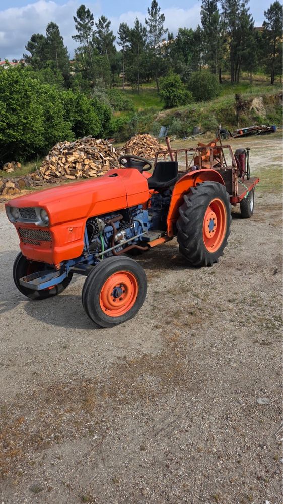 Trator kubota 285 30cv com atrelado tri basculante e fresa 1.40 kubota