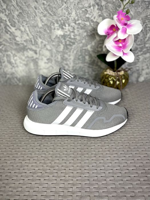 Adidas Swift Run кроссовки 44 размер беговые серые оригинал